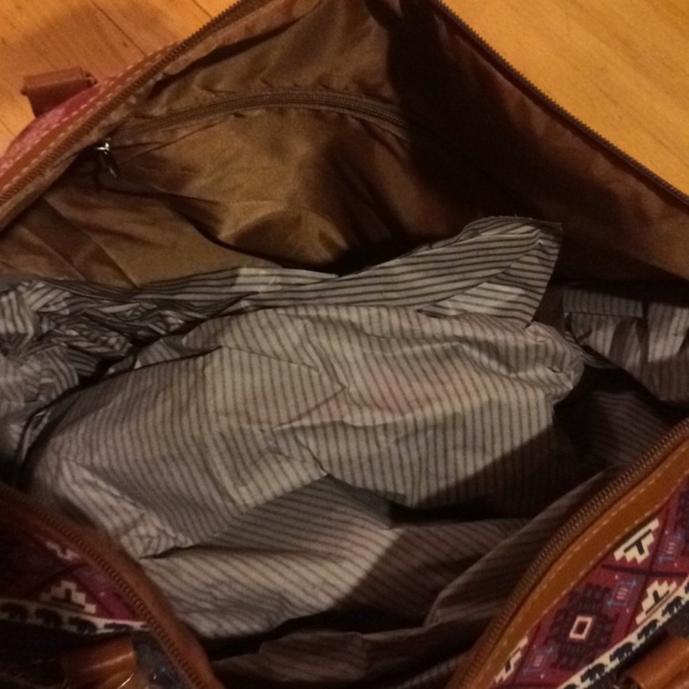 New Adrienne Vittadini canvas duffle elephant bag - Picture 6 of 7